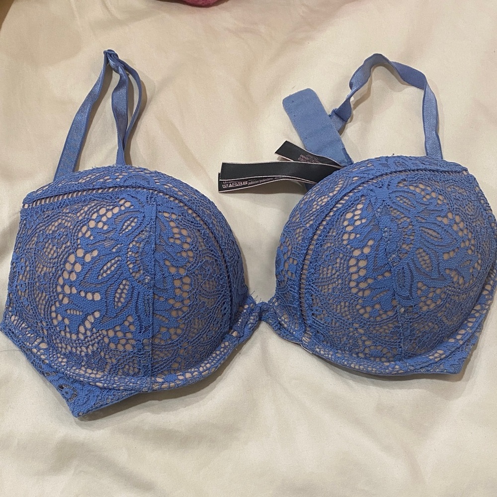 Victoria’s Secret Blue Lace Underwire Bra 32C push-up bombshell